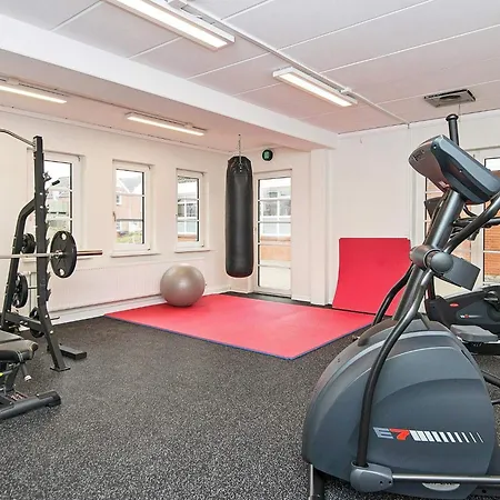 6 Person In Romo-by Traum *