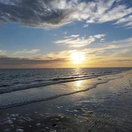 6 Person In Romo-by Traum