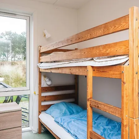 6 Person In Romo-by Traum