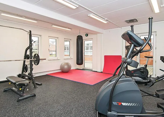 6 Person In Romo-by Traum *